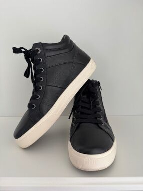 Taos Winner Zip Up Sneaker